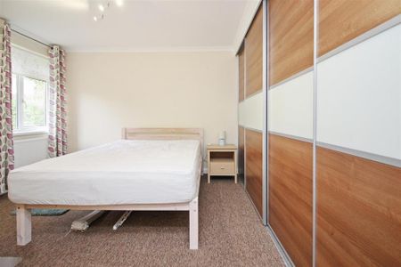 4 bedroom terraced house to rent - Photo 3