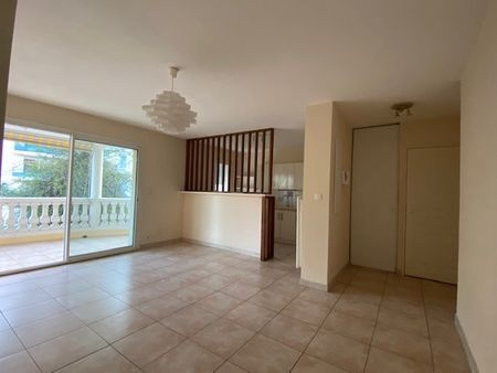 Location Appartement 2 pièces 43m² HYERES 83400 - Photo 2