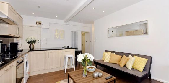 2 bedroom flat in South Kensington - Photo 2