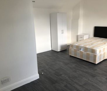 Room in a Shared House, Slade Road, B23 - Photo 4