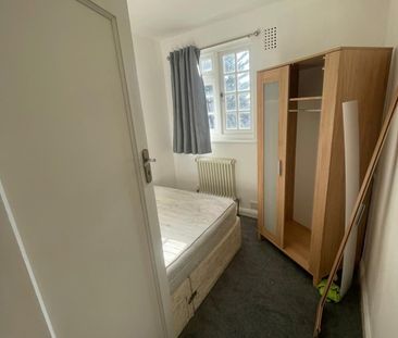 5 Bed Detached House, Barn Way, HA9 - Photo 4