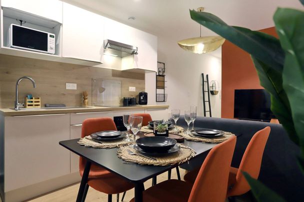 VICTOR HUGO SA - Photo 1