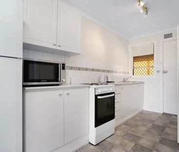 Contemporary finishes and air-conditioned lounge room. Pets conside... - Photo 4