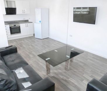 1 bedroom in a flat share to rent - Photo 3