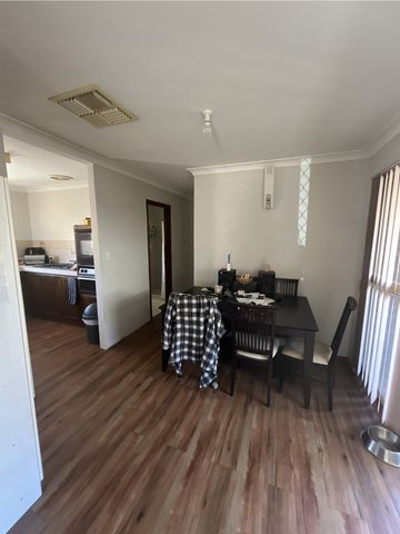 Charming 3-Bedroom Home in a Quiet Cul-de-Sac - Photo 3