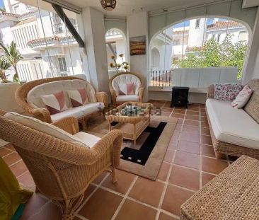 Alquiler de piso en Urbanización Los Naranjos de Marbella - Photo 2