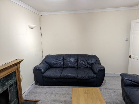 2 Bed Flat, Thurlby Close, HA1 - Photo 1