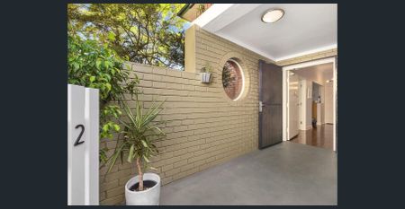 Spacious light filled 3 bedroom garden Apartment! - Photo 2