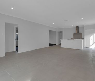 Four Bedroom Family Home in Baldivis - Photo 3