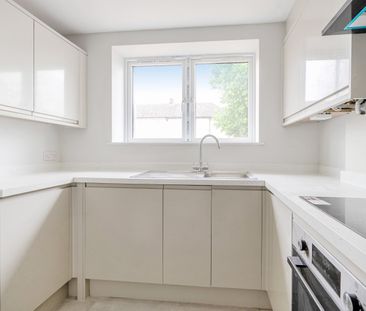 Flat to rent - Sumner Road South, Croydon, CR0 - Photo 4