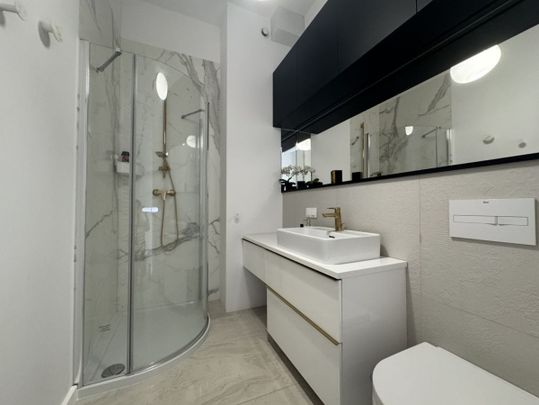Przestronne/nowoczesne/ miejsce postojowe 33.3 m² - Photo 1