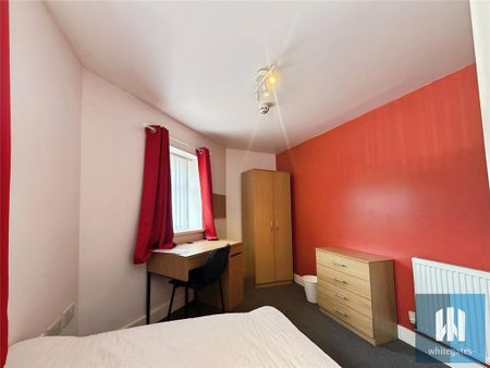 1 bedroom in a house share to rent - Photo 2