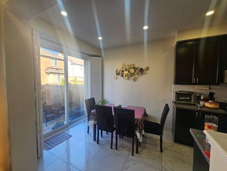 For Lease - 145 Vanhorne Close Unit# Upper, Brampton, Ontario - Photo 3