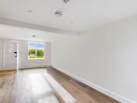 2 bedroom end of terrace house to rent - Photo 1