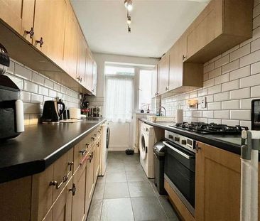 Trinity Avenue, Enfield, EN1 - Photo 1