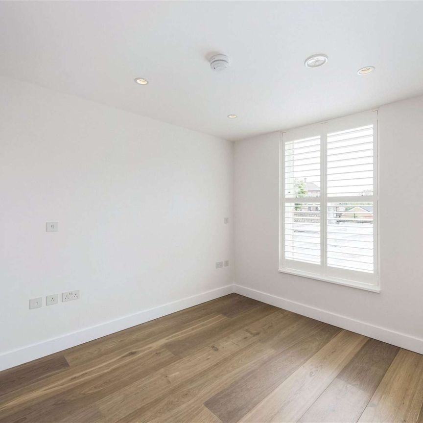 Chiswick High Road, London, W4 5FU - Photo 1