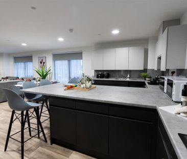 1 bedroom in a flat share to rent - Photo 1