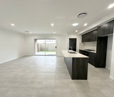 Sophisticated Living in the Heart of Gledswood Hills - Photo 3