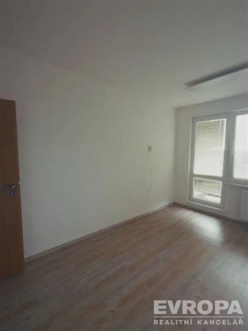 Západní slunce v bytě 2+kk s lodžií v žádané lokalitě Opava Kateřinky - Photo 3