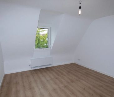 Gemütliche 2-Zimmer-Dachgeschoss-Wohnung mit Einbauküche im gepfleg... - Photo 3