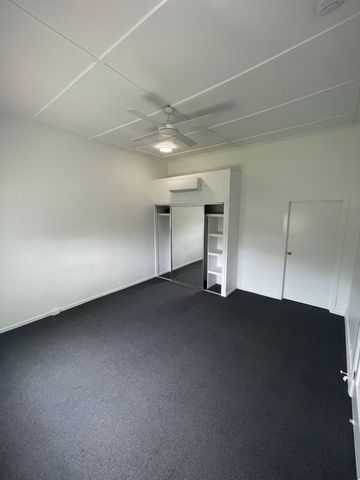 Welcome to 2/42 Macrossan Street - a neat and comfortable townhouse in the heart of South Townsville. - Photo 2