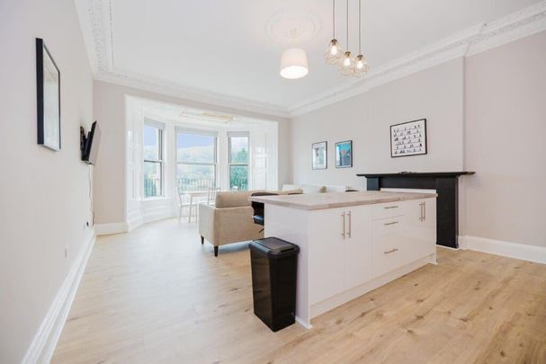 4 bedroom flat to rent - Photo 1