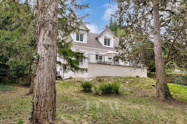 Maison familiale non-meublée avec grand jardin à Marly-le-Roi - Photo 1
