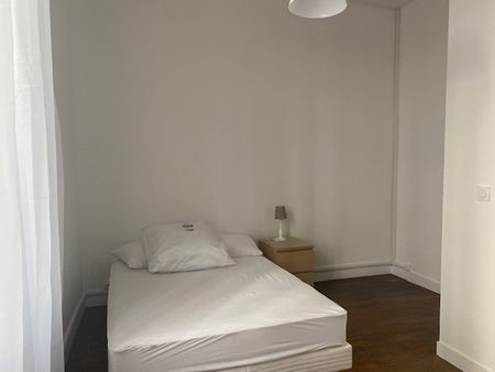 Location Appartement 1 pièce 21m² LYON 7ème - Photo 3