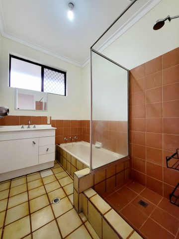 EXCELLENT LOCATION! - Photo 2