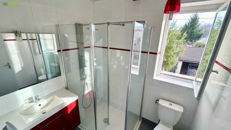 Location / Duplex - Photo 4