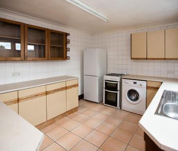 5 bedroom semi-detached house to rent - Photo 4