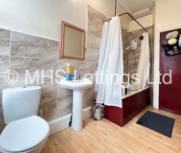 7 Bedroom Mid Terraced House for rent in Regent Park Avenue - Photo 4