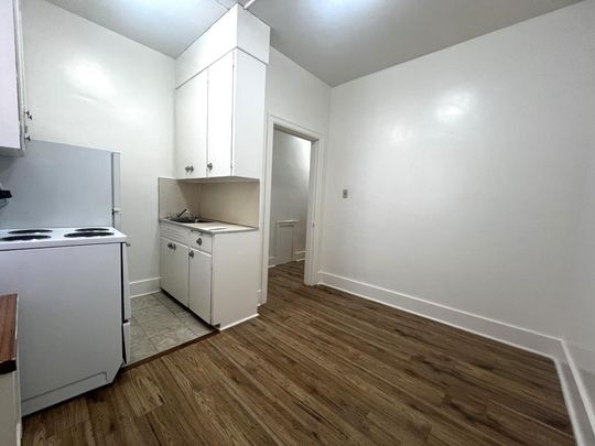 Regina Apartment near Cathedral Area - Photo 1