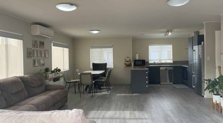 3 bedrooms in Henderson - Photo 3