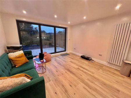 3 bedroom apartment to rent - Photo 2