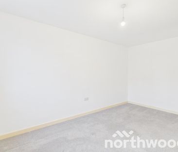 4 bedroom semi-detached house to rent - Photo 3