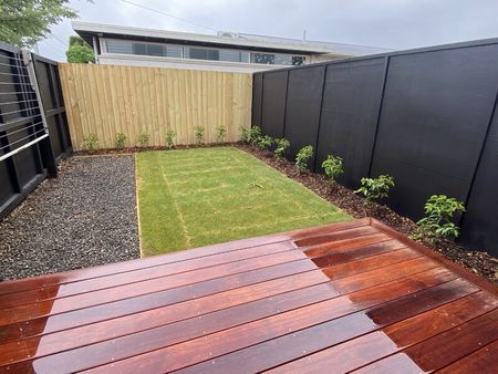 Modern Townhouse - Photo 4