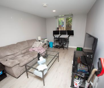 Cozy 1 Bedroom + Den Lower Unit in St. Catharines! - Photo 3