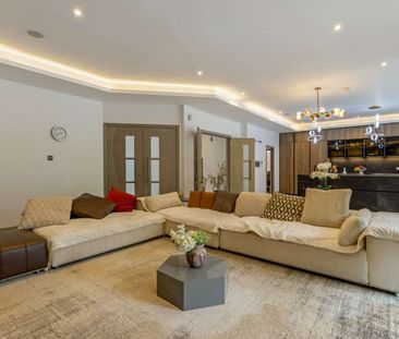 Striking modern detached home with beautifully designed family acco... - Photo 1