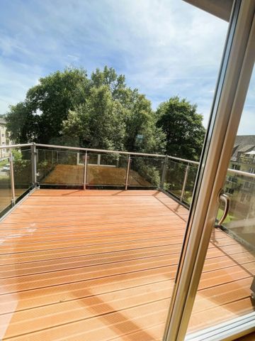 Offen gestaltete DG-Wohnung mit herrlichem Ausblick und Einbauküche! - Foto 3