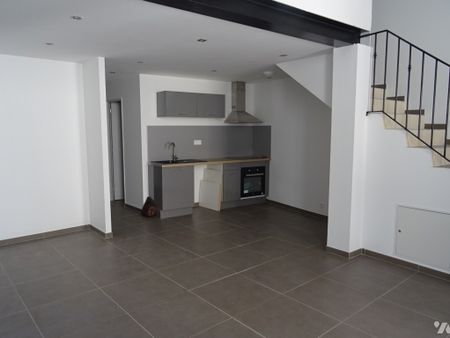 Maison de village RDC+2 niveaux, T3 + garage - Photo 3