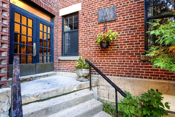 Apartment for rent, Westmount - Photo 1