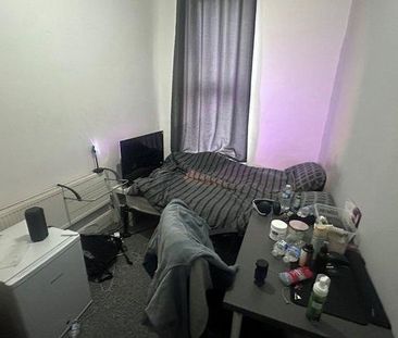 5 bedroom flat to rent - Photo 4