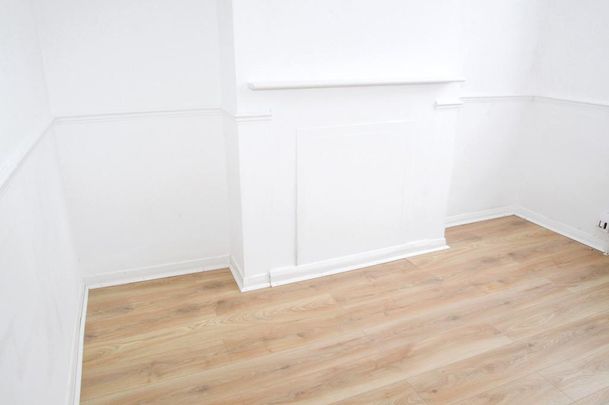 2 bedroom ground floor flat to rent - Photo 1