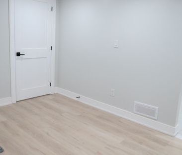 For Lease - 867 Viscount Road, London South, Ontario - Photo 1