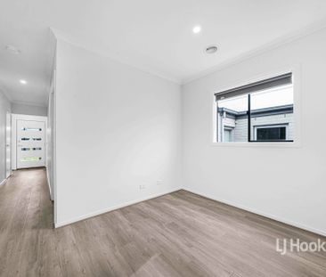 18 Yucamane Drive, Truganina VIC, Belconnen - Photo 4