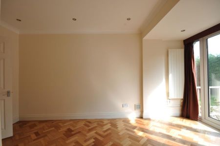 5 bedroom detached house to rent - Photo 3