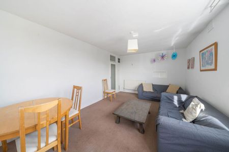 3 Bed Flat, Temperley Road, SW12 - Photo 2