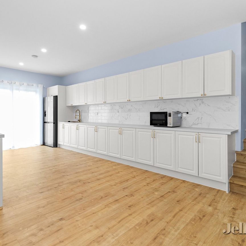 Room 8/9 Nyora Grove, Mount Helen - Photo 1