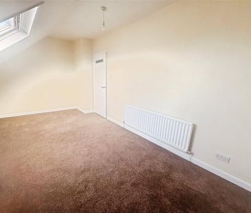 3 bedroom flat to rent - Photo 2